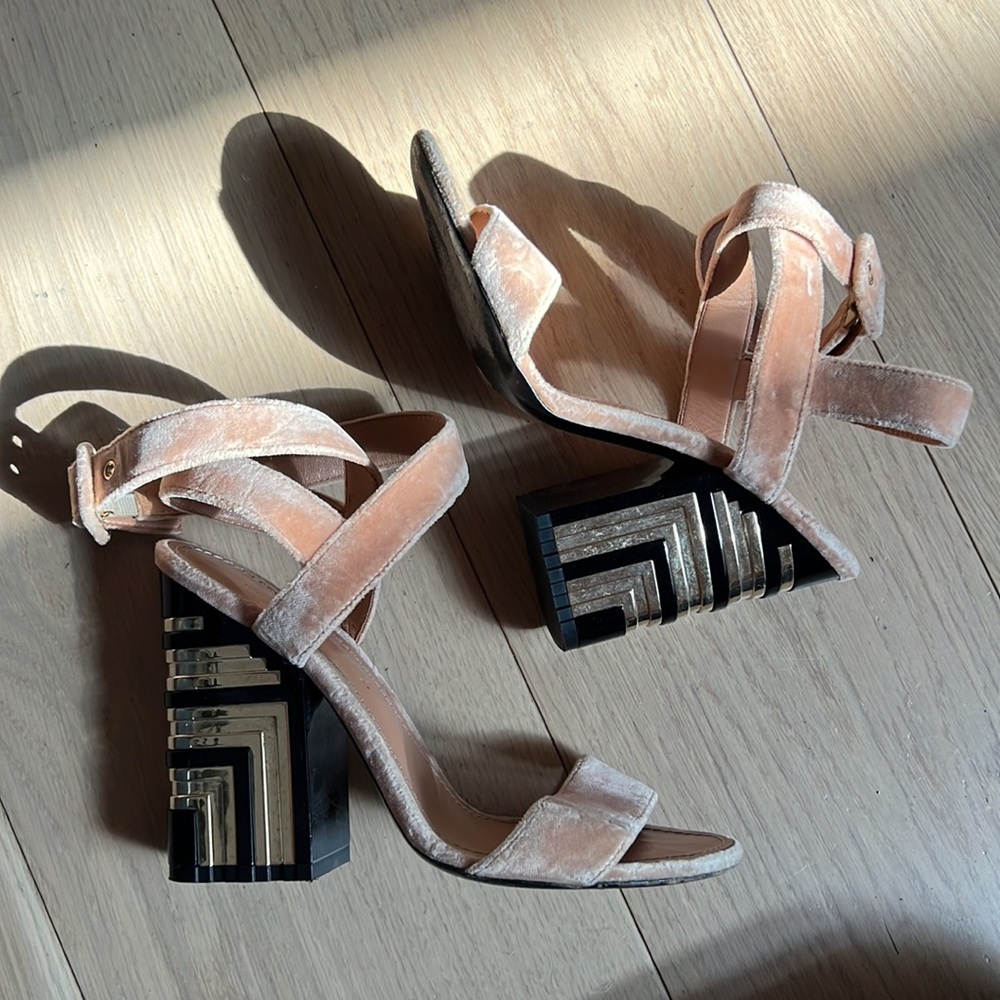 Louis Vuitton heels - Picture 3 of 15